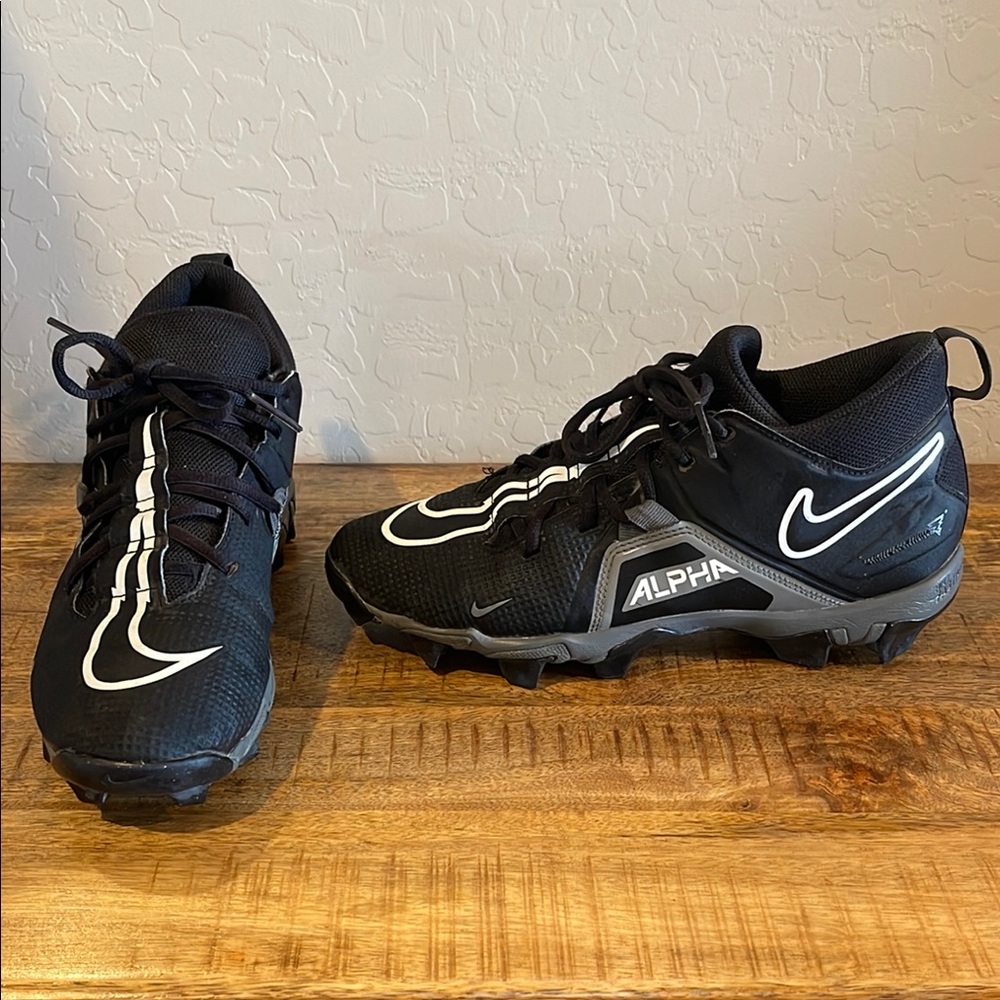 Nike Alpha Black and White Sports Cleats Football men’s size 8.5